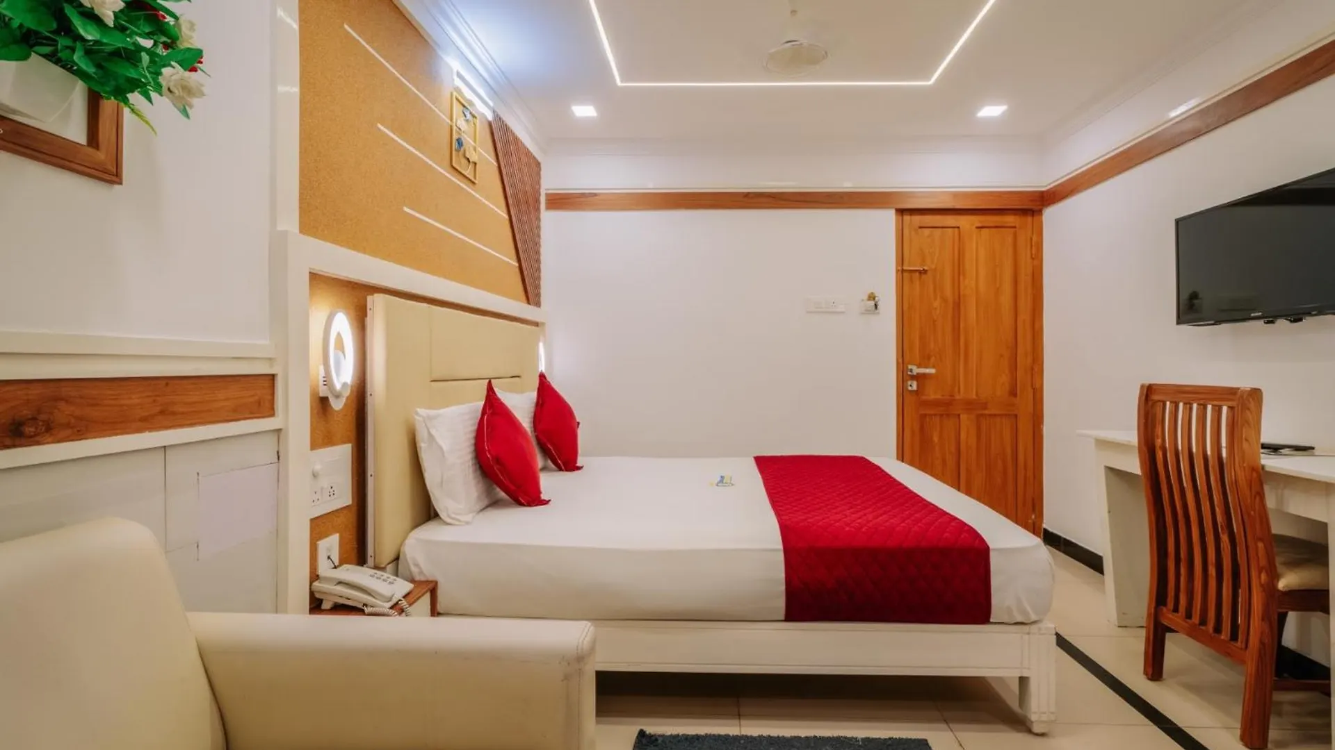 Excellency Airport Hotel Angamali 3*,