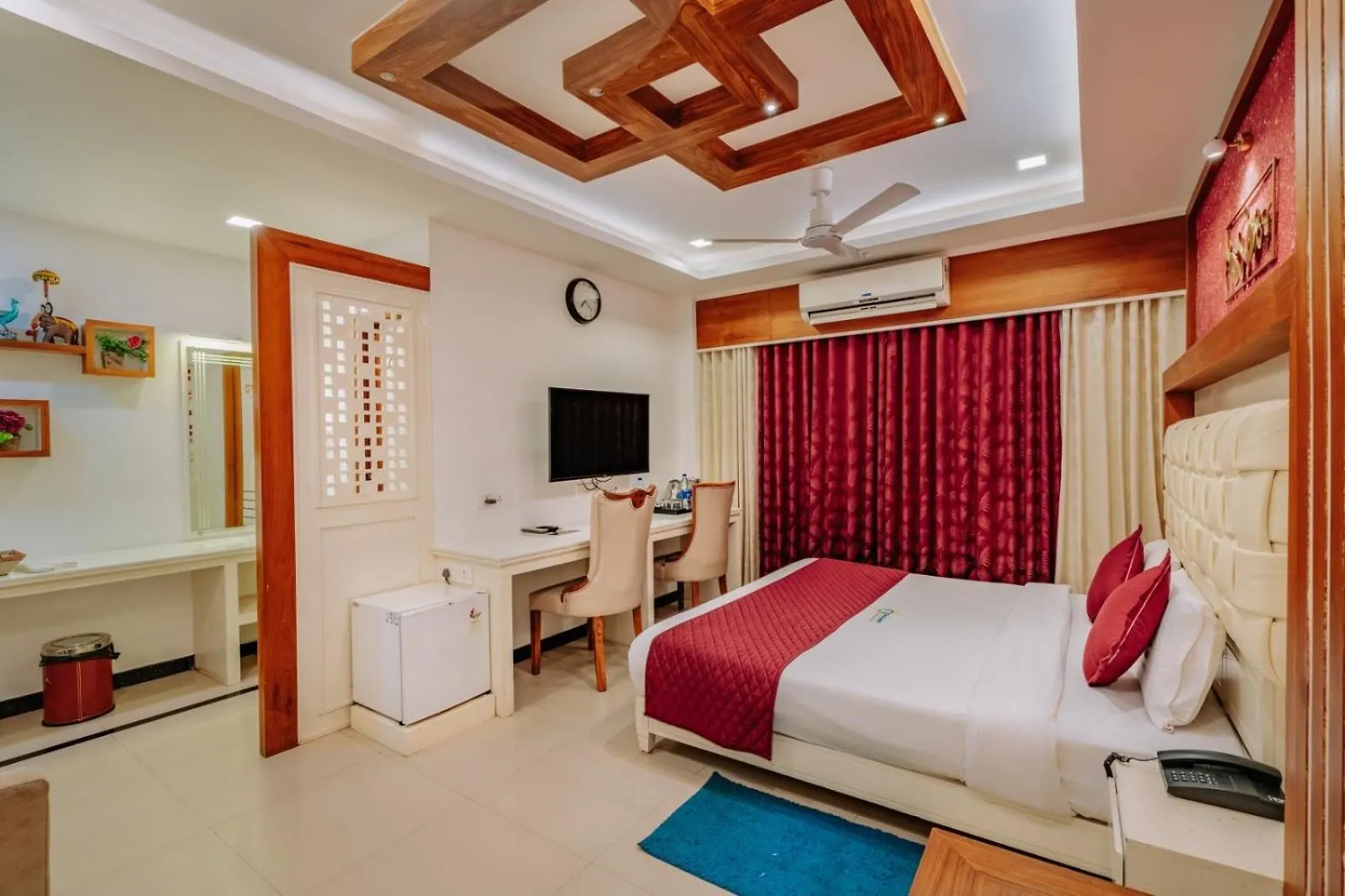 Excellency Airport Hotel Angamali